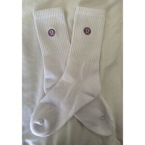 Lululemon White Crew Sock Size Medium Lavender Embroidered Logo NWOT Unisex